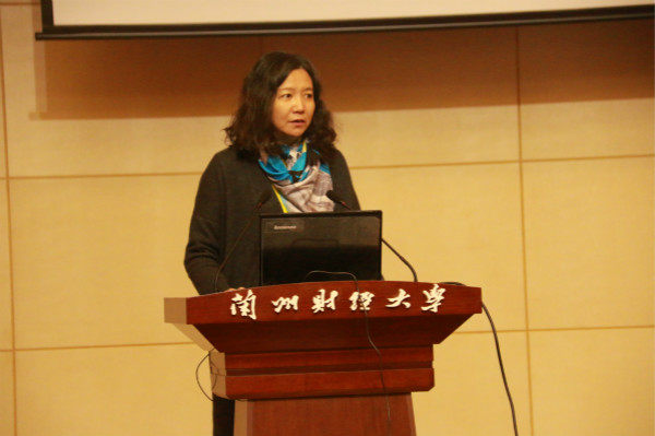 复旦大学信息与传播研究中心副主任、博士生导师陆晔教授作报告
