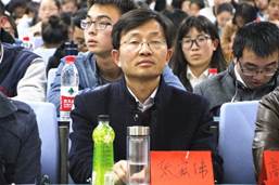 图片包含 人员, 群组已生成极高可信度的说明